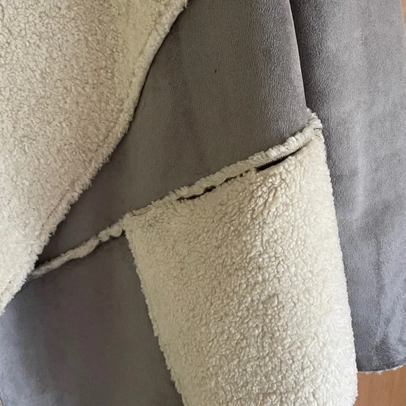 Vegan Sheepskin Coat. Saks Fifth Ave. Size M - Picture 3 of 5